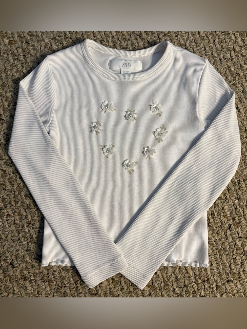 ZARA Kids White Ribbed Long-Sleeve Top with Sequin Floral Accents, Size 6 - 7